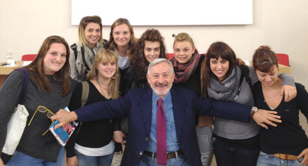 Leo Gullotta e studenti